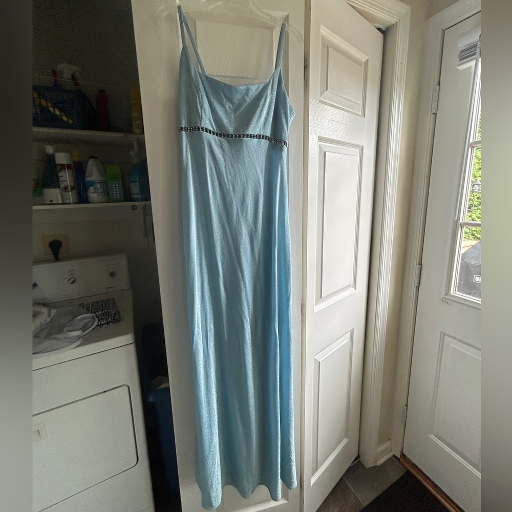 Blue prom / formal gown - Picture 2 of 8